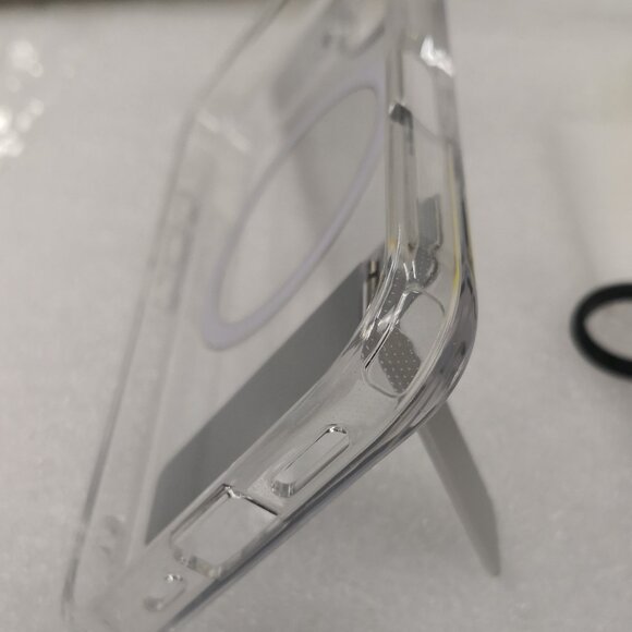 Magnetic Clear Case for iPhone 16, MagSafe Compatible Anti-Yellow. Transparent. - Picture 7 of 9